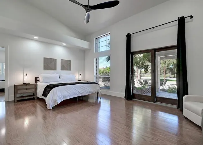 10 Large Bedrooms Sport Court Pool *