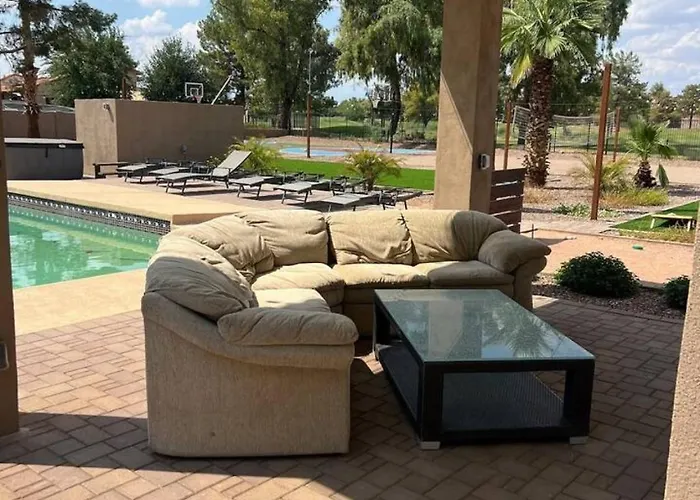 Holiday home 10 Large Bedrooms Sport Court Pool