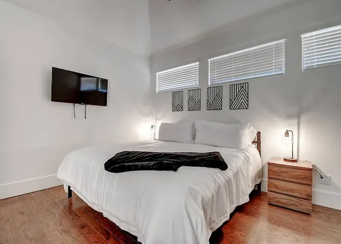 10 Large Bedrooms Sport Court Pool *