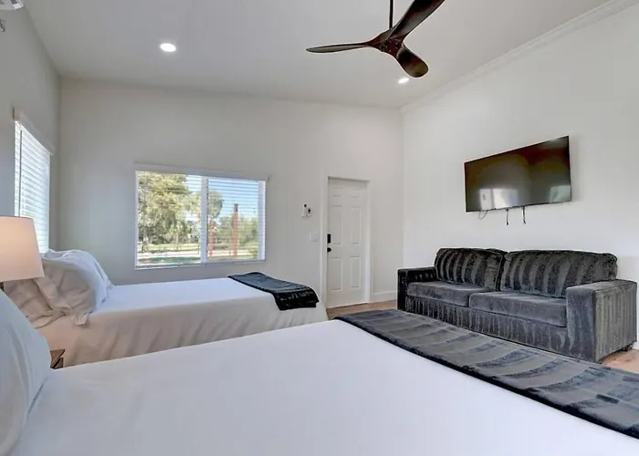 Holiday home 10 Large Bedrooms Sport Court Pool *